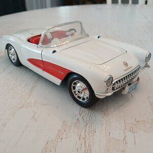 BURAGO 1957 Chevrolet Corvette Convertible White w Red Diecast Car 1:18 Scale